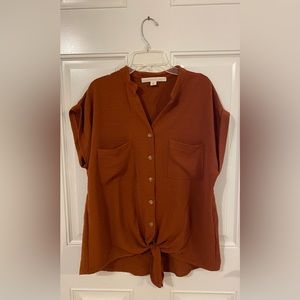 Pretty pumpkin spice colored top. Medium